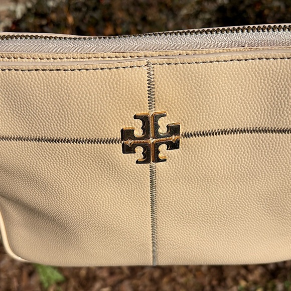 Tory Burch Mcgraw Camera bag(brie) EUC - Picture 9 of 15